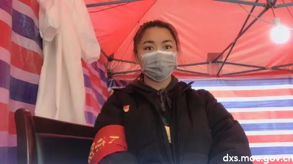 父女同心，国产 福利 视频一学子携家人投身“防疫”志愿服务工作