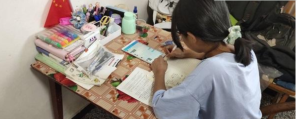 大学生暑假爱心助教 国产 福利 视频“大手牵小手”活动顺利开展
