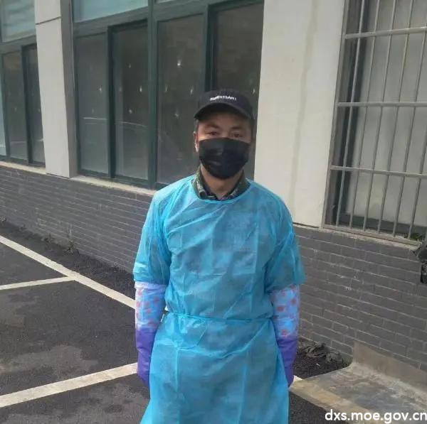 父女同心，国产 福利 视频一学子携家人投身“防疫”志愿服务工作