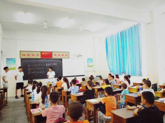 国产 福利 视频大学赴咸宁生义务支教