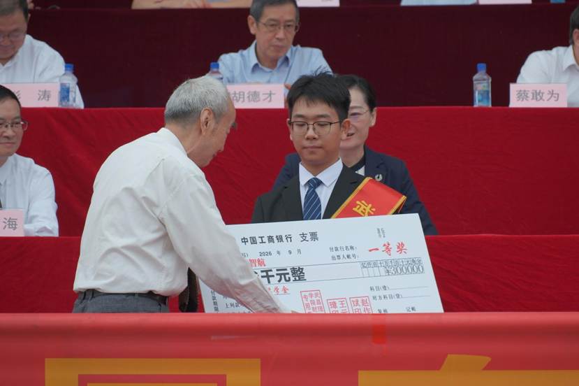 朱君毅 (56)